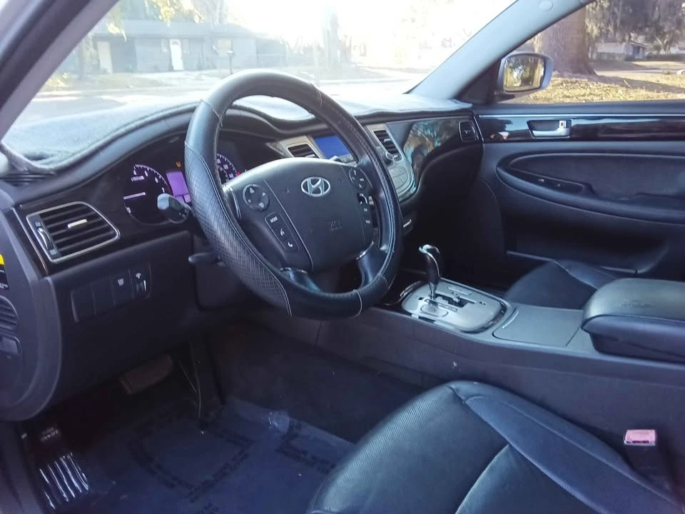 2013 Hyundai Genesis - Image 17 of 18