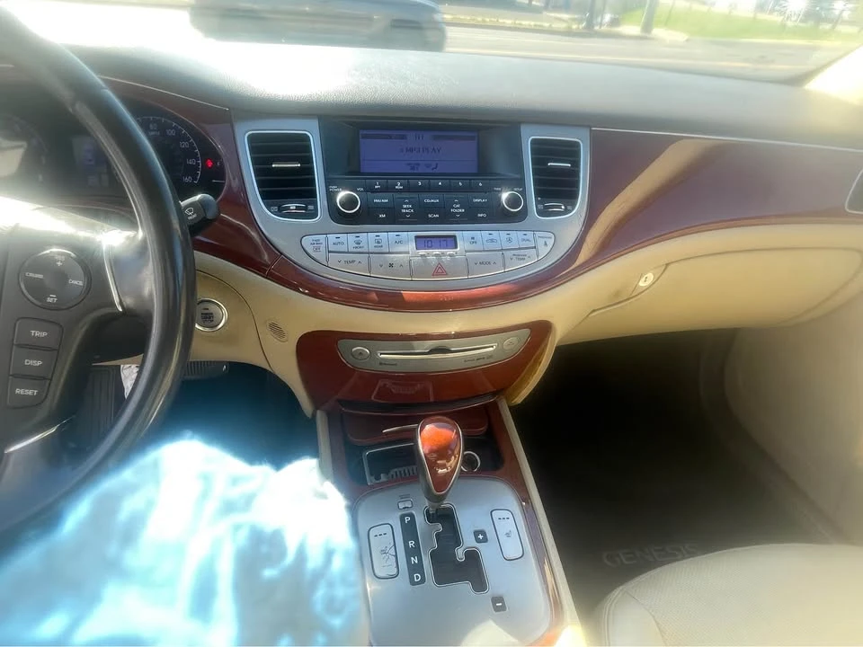 2013 Hyundai Genesis - Image 2 of 8