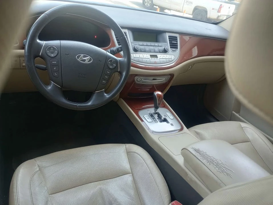2013 Hyundai Genesis - Image 12 of 15