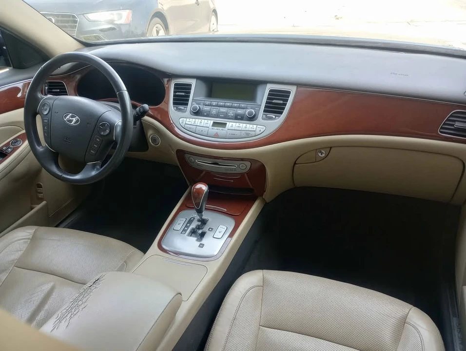 2013 Hyundai Genesis - Image 12 of 15