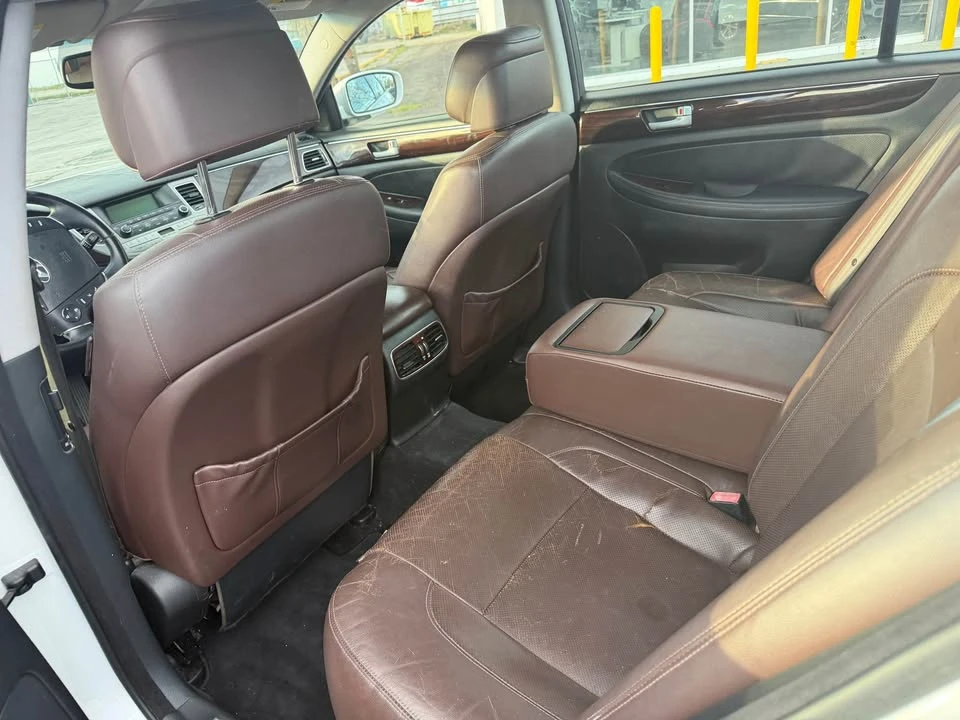 2013 Hyundai Genesis - Image 10 of 15