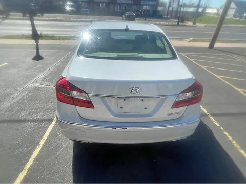 2013 Hyundai Genesis 3.8 Sedan