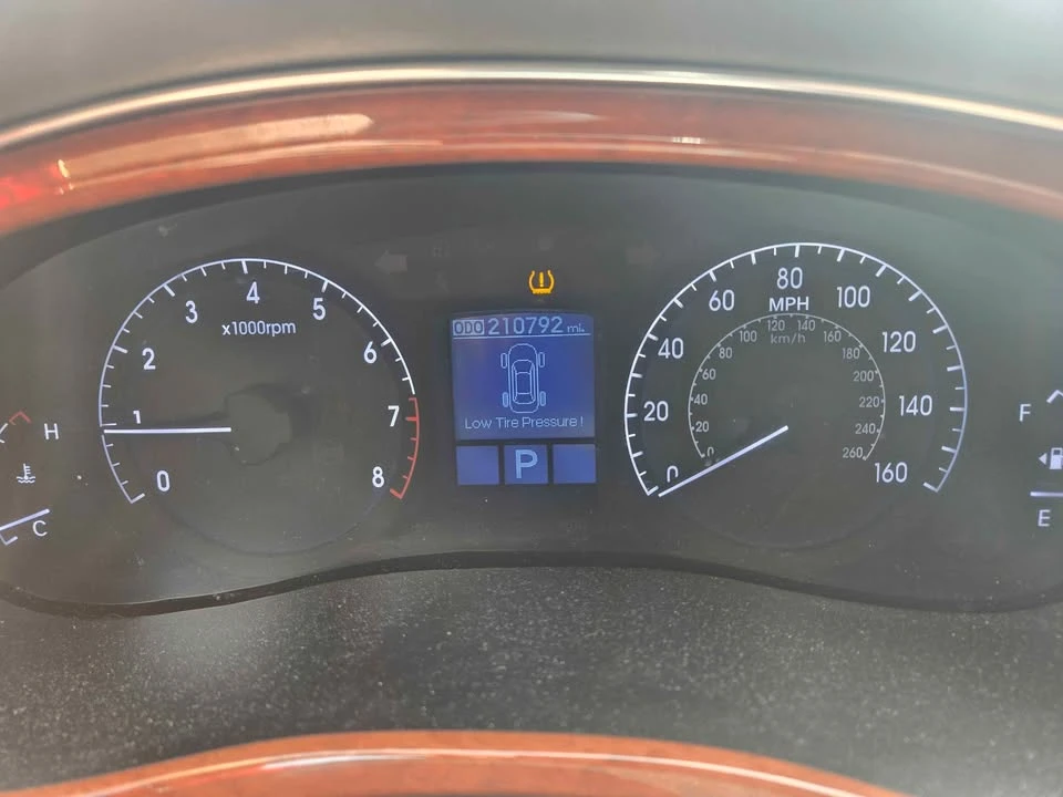 2013 Hyundai Genesis - Image 2 of 9