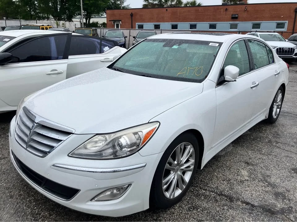2013 Hyundai Genesis - Image 2 of 8