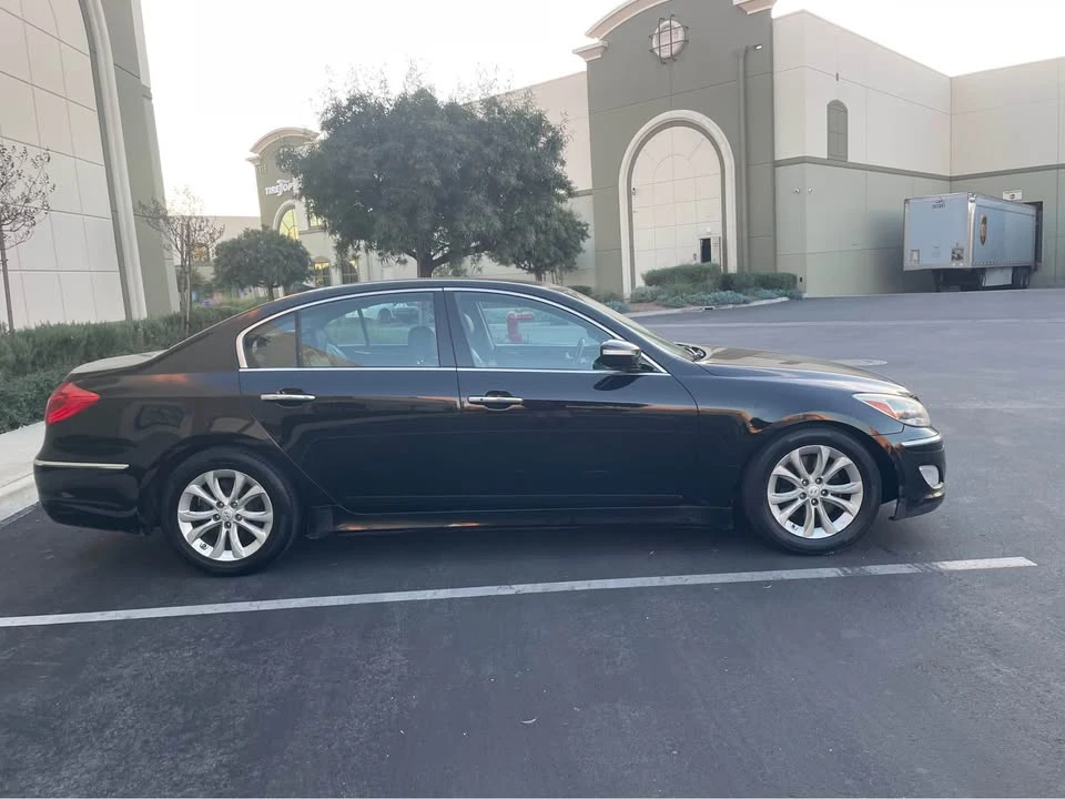 2013 Hyundai Genesis - Image 5 of 13