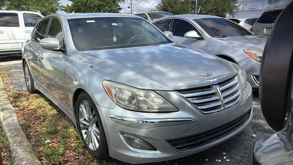 2013 Hyundai Genesis - Image 4 of 4