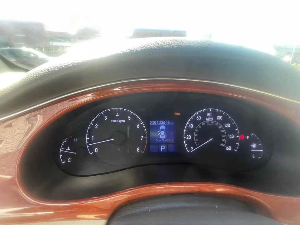 2013 Hyundai Genesis - Image 3 of 8