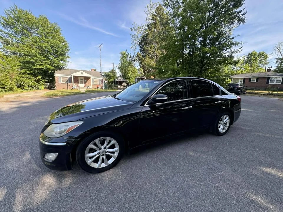 2013 Hyundai Genesis - Image 2 of 16