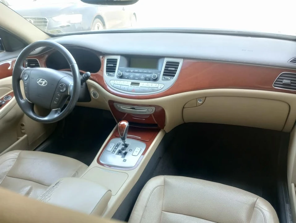 2013 Hyundai Genesis - Image 11 of 15