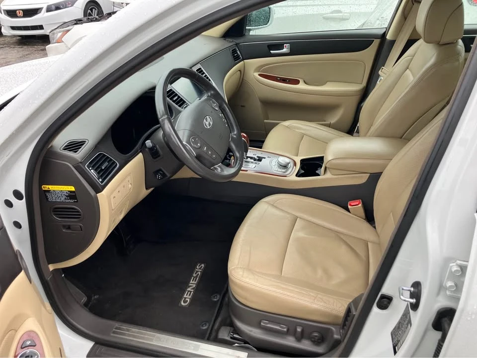 2013 Hyundai Genesis - Image 6 of 8