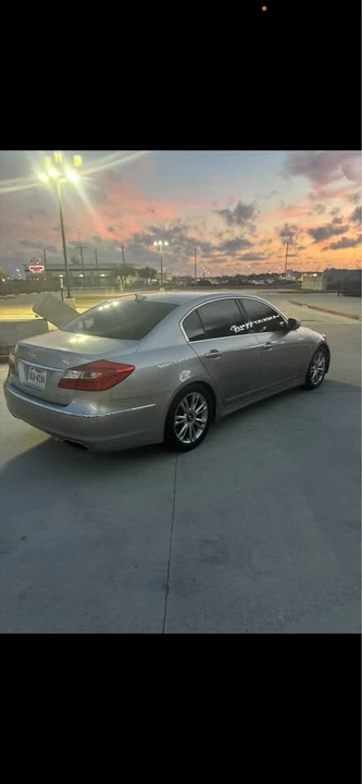2013 Hyundai Genesis - Image 2 of 14