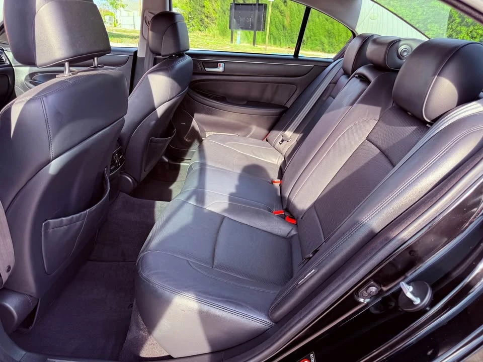 2013 Hyundai Genesis - Image 9 of 12