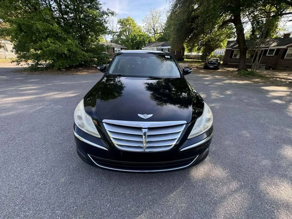 2013 Hyundai Genesis - Image 11 of 16