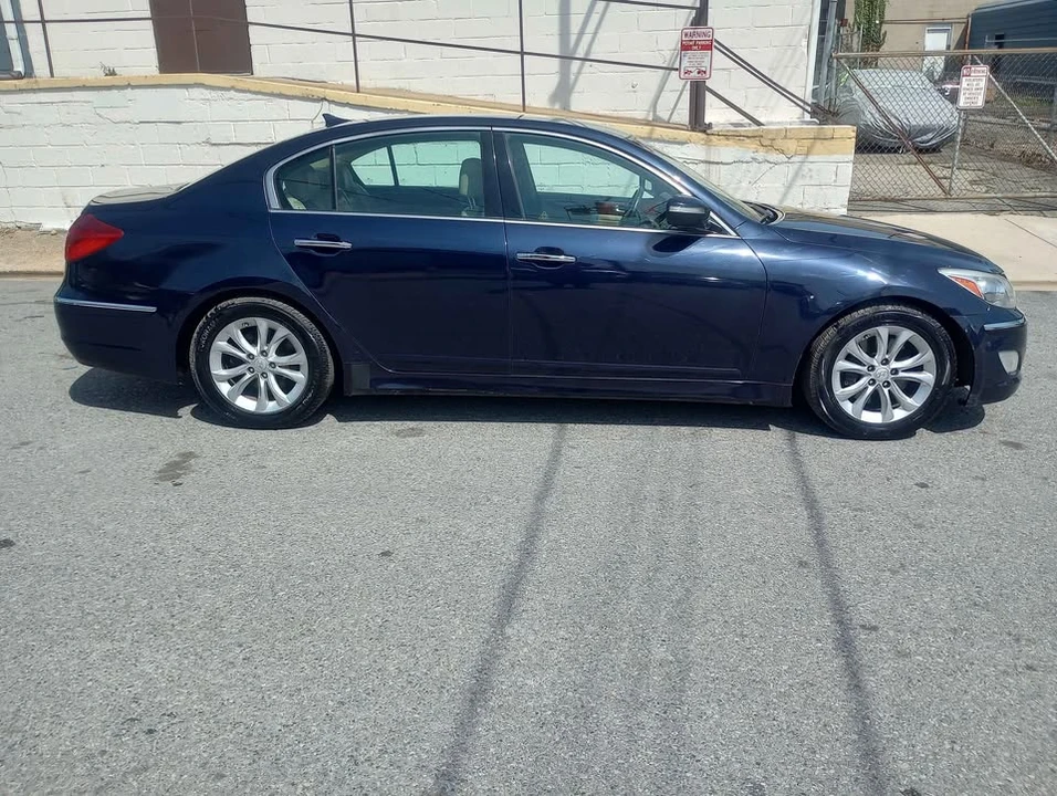 2013 Hyundai Genesis - Image 6 of 15