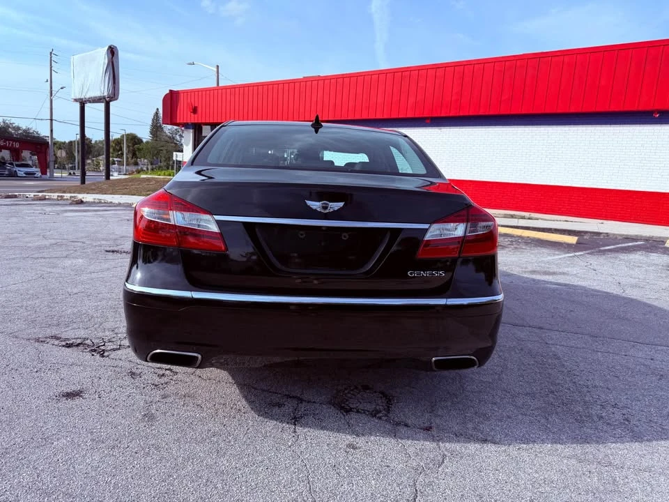 2013 Hyundai Genesis - Image 2 of 12