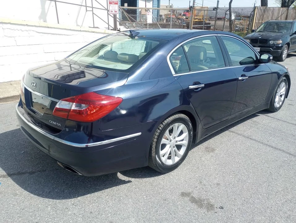 2013 Hyundai Genesis - Image 5 of 15