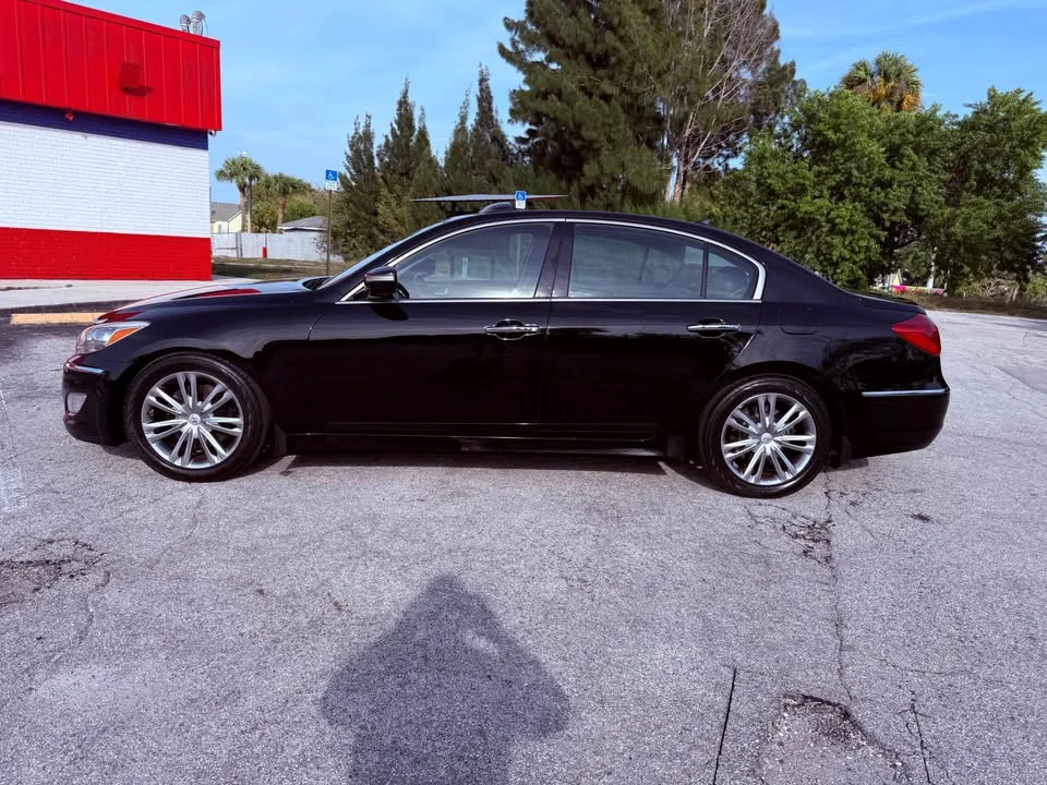 2013 Hyundai Genesis - Image 6 of 12