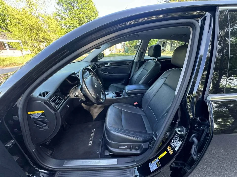 2013 Hyundai Genesis - Image 15 of 16