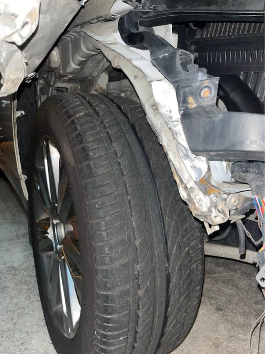 2013 Hyundai Genesis - Image 8 of 9