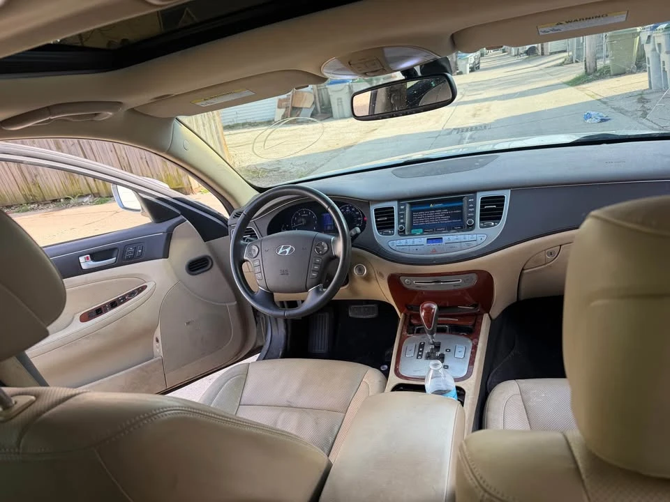 2013 Hyundai Genesis - Image 12 of 15