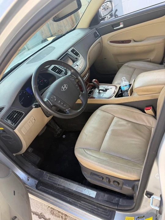 2013 Hyundai Genesis - Image 8 of 15