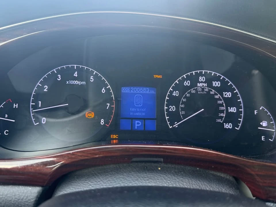 2013 Hyundai Genesis - Image 8 of 11