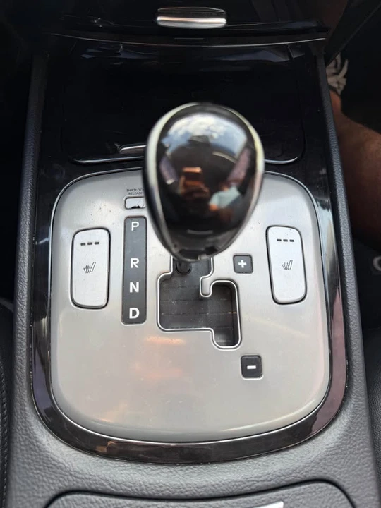 2013 Hyundai Genesis - Image 8 of 10