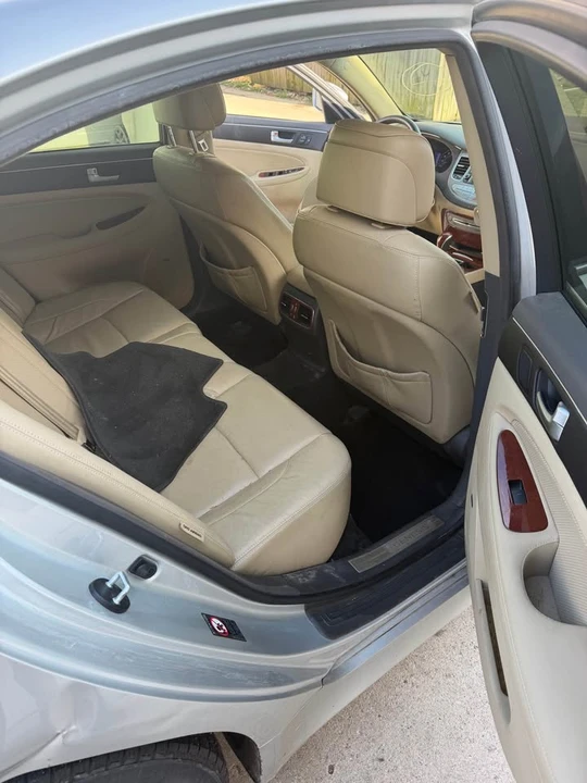 2013 Hyundai Genesis - Image 11 of 15