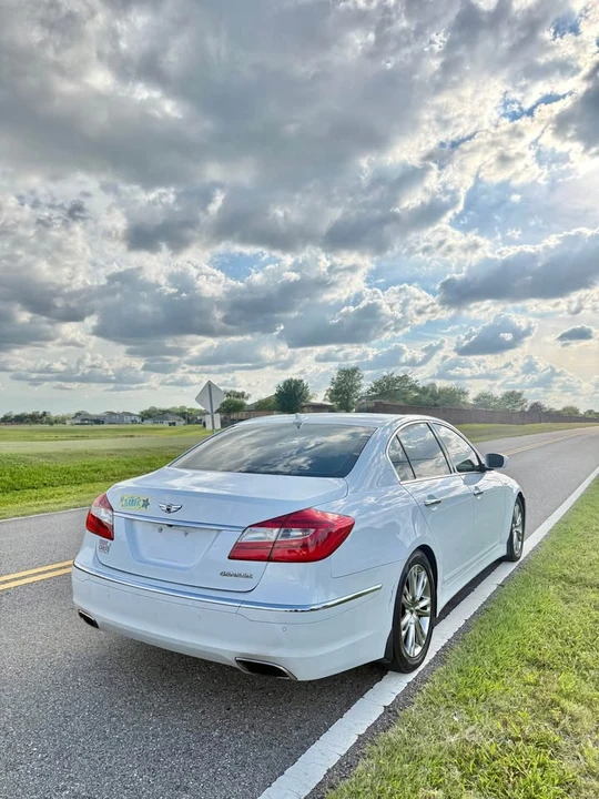 2013 Hyundai Genesis - Image 4 of 6