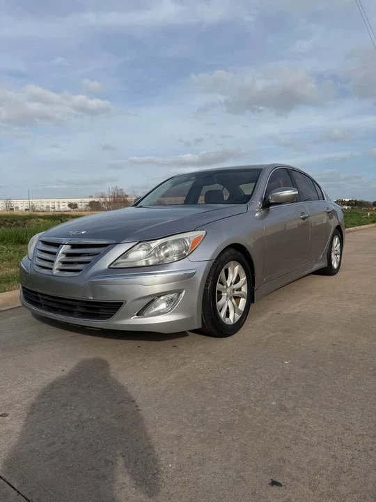 2013 Hyundai Genesis - Image 2 of 10