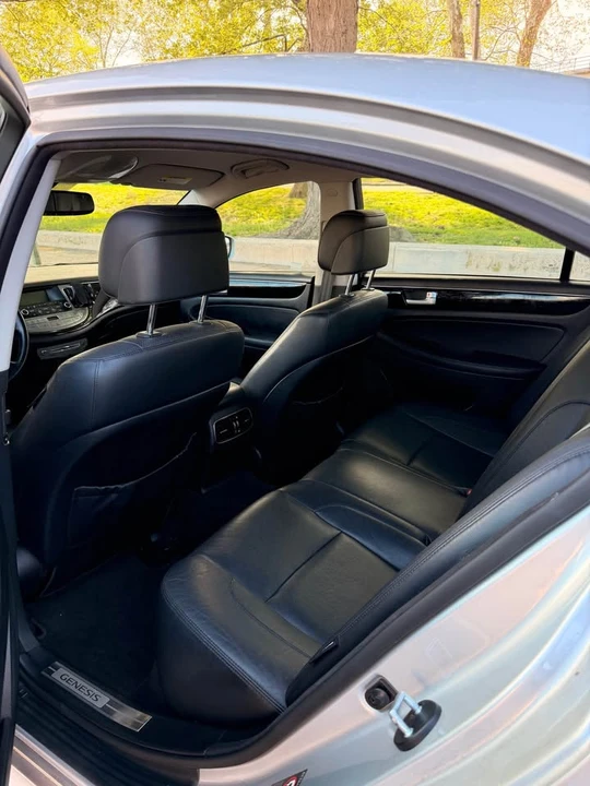 2013 Hyundai Genesis - Image 7 of 10