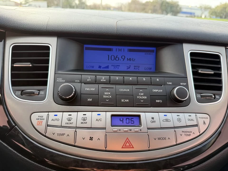 2013 Hyundai Genesis - Image 7 of 10