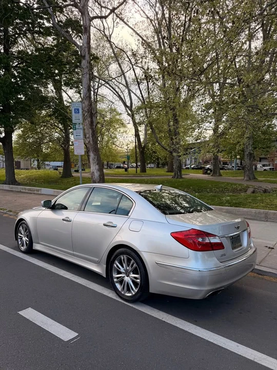 2013 Hyundai Genesis - Image 5 of 10