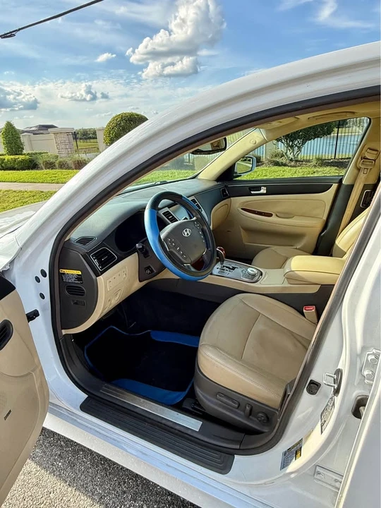 2013 Hyundai Genesis - Image 5 of 6