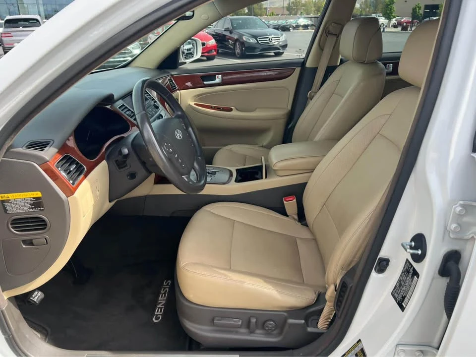 2013 Hyundai Genesis - Image 16 of 20