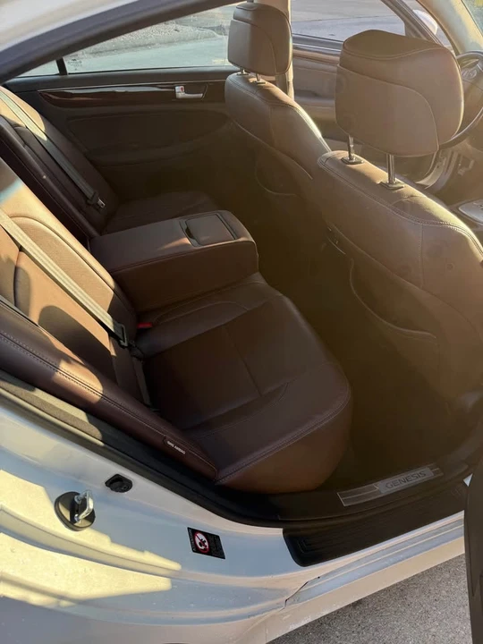 2013 Hyundai Genesis - Image 6 of 10