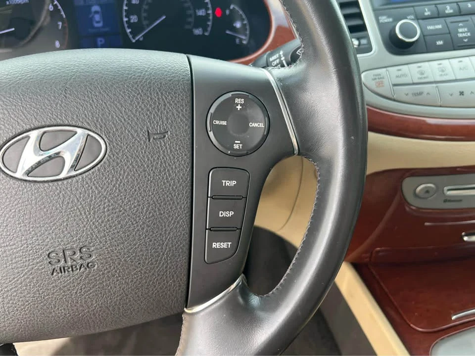 2013 Hyundai Genesis - Image 11 of 20