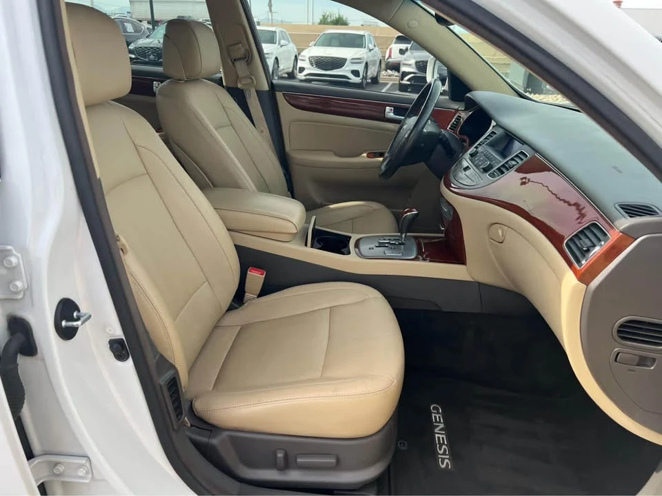 2013 Hyundai Genesis - Image 15 of 20