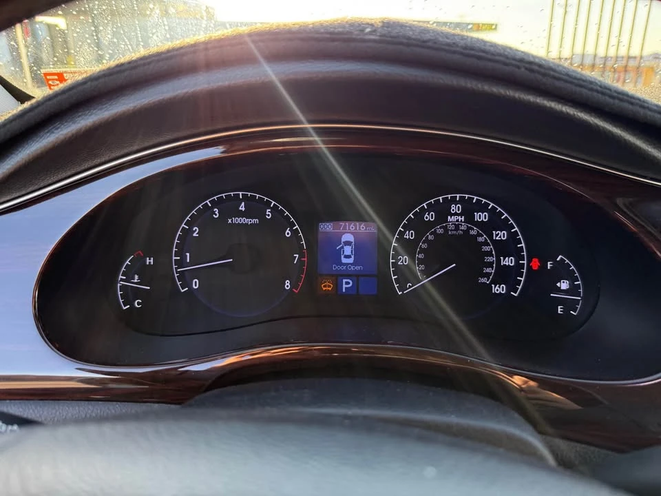 2013 Hyundai Genesis - Image 2 of 10