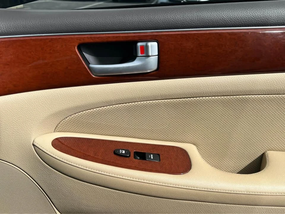 2013 Hyundai Genesis - Image 19 of 20