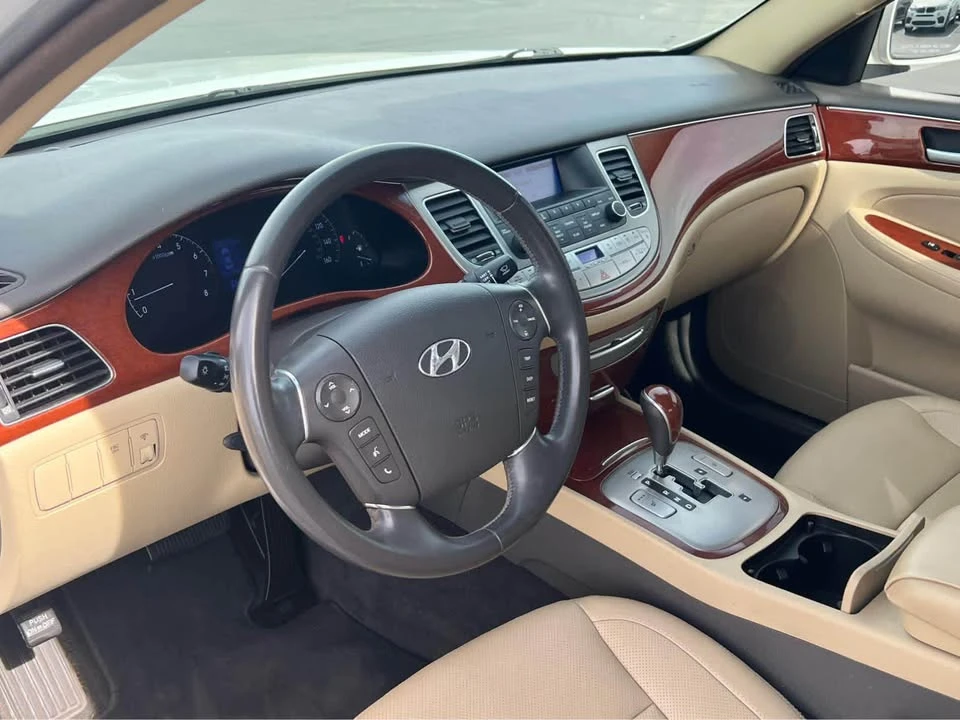 2013 Hyundai Genesis - Image 8 of 20