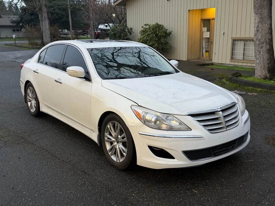 2013 Hyundai Genesis - Image 3 of 10