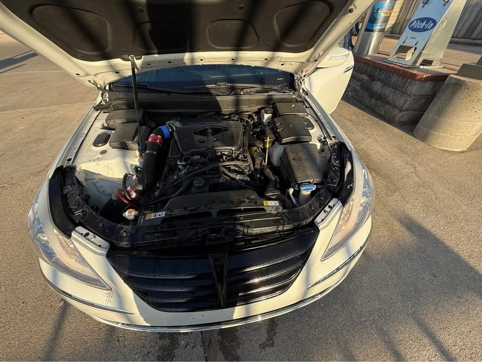 2013 Hyundai Genesis - Image 7 of 10
