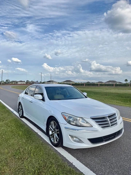 2013 Hyundai Genesis - Image 2 of 6