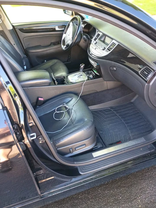 2013 Hyundai Genesis - Image 5 of 10