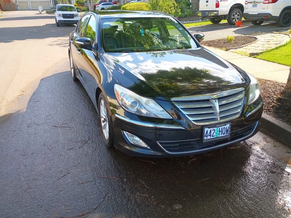 2013 Hyundai Genesis - Image 2 of 10