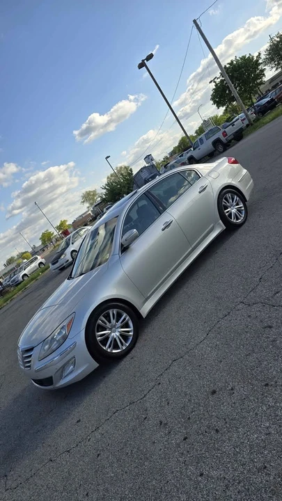2013 Hyundai Genesis - Image 2 of 13