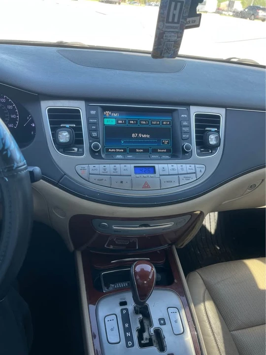 2013 Hyundai Genesis - Image 8 of 10