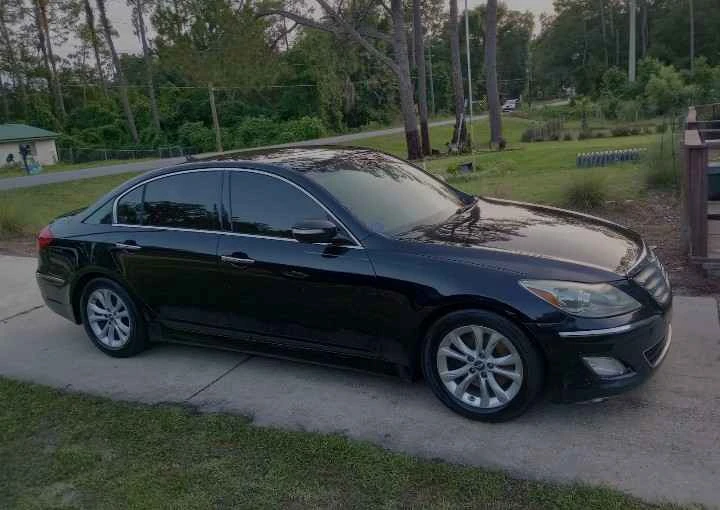 2013 Hyundai Genesis - Image 2 of 20