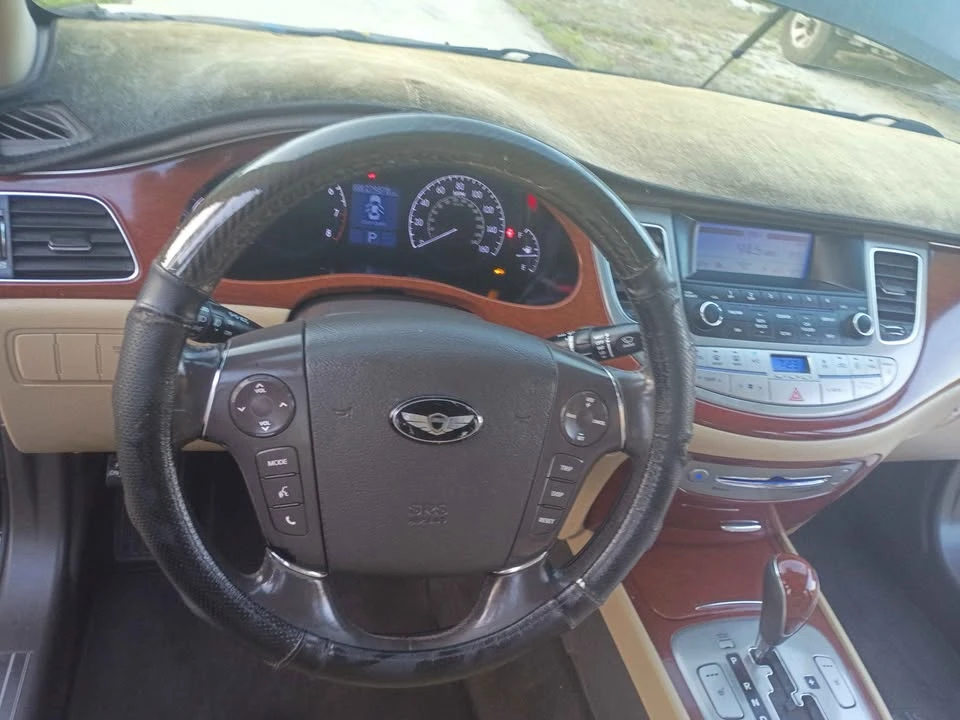 2013 Hyundai Genesis - Image 13 of 20